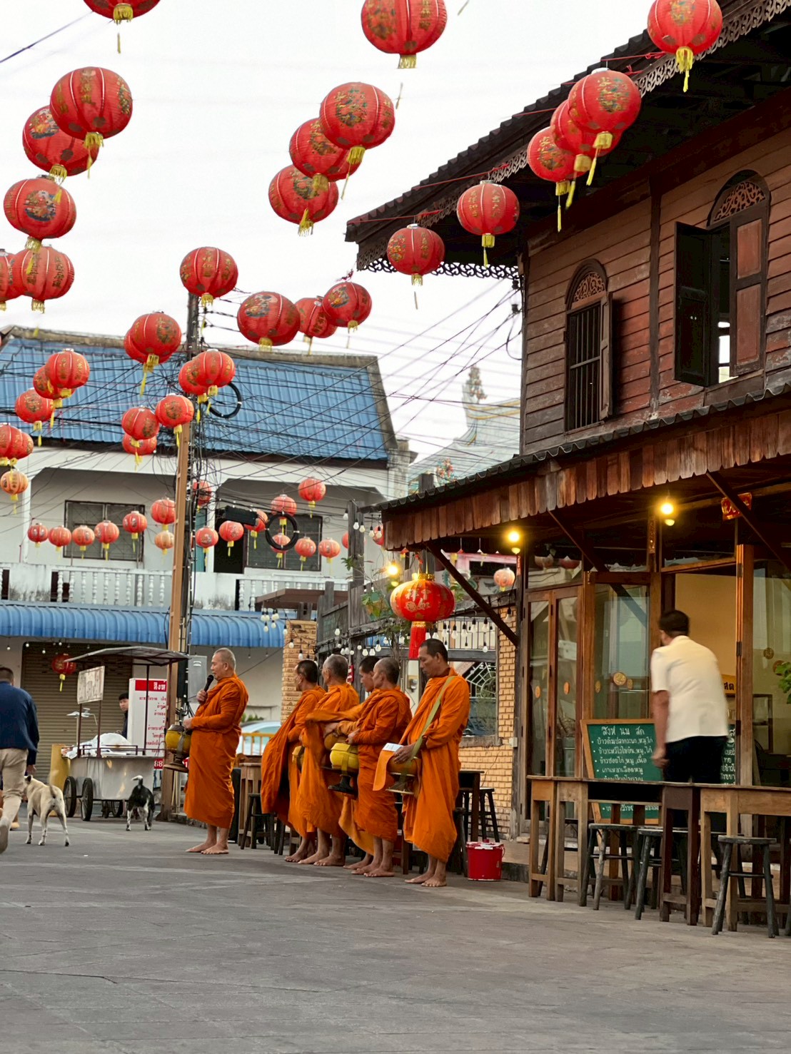 title - ส.ป.ก.ยโสธร ร่วมกิจกรรมทำบุญตักบาตรย้อนยุค วิถีถิ่น วิถีไทย ณ ถนนคนเดินยโสธร เมืองเก่าบ้านสิงห์ท่า ประจำปีงบประมาณ พ.ศ.2569
